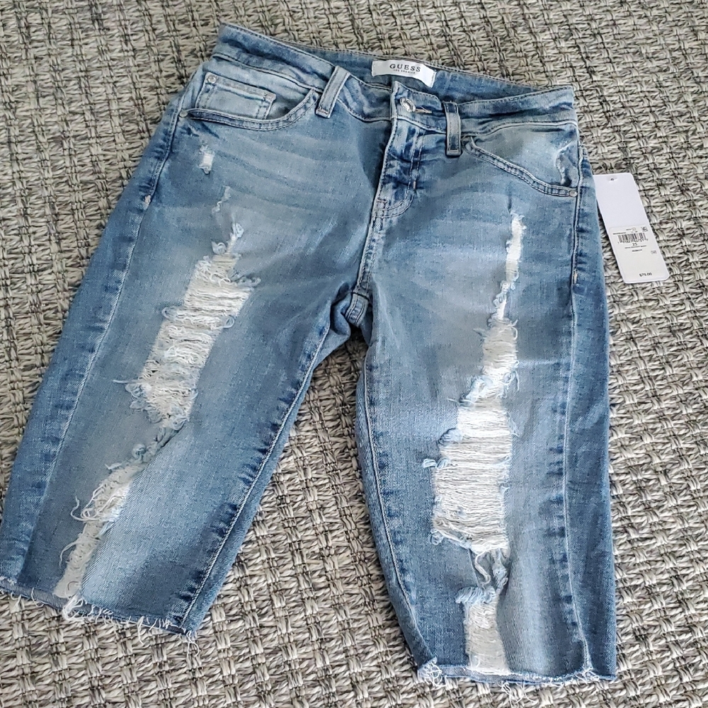 GUESS LIGHT BLUE DISTRESSED BERMUDA JEANS 25